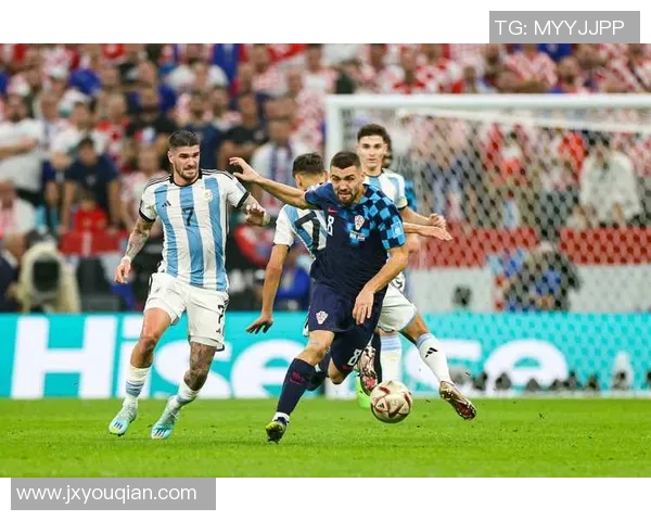 阿根廷与克罗地亚激战现场回顾球迷热情高涨精彩瞬间不容错过